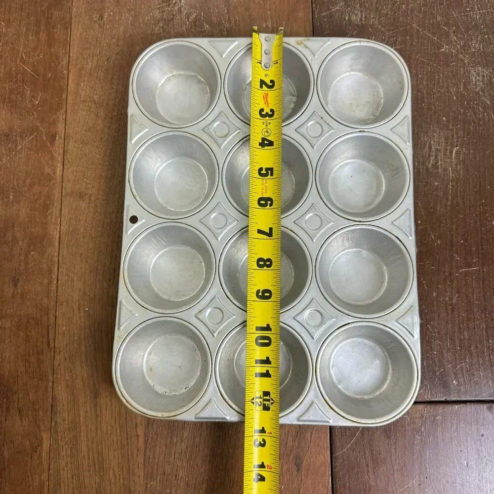 Vintage MCM Mirro Aluminum 12 One Dozen Muffin Cupcake Pan Farmhouse Decor‎